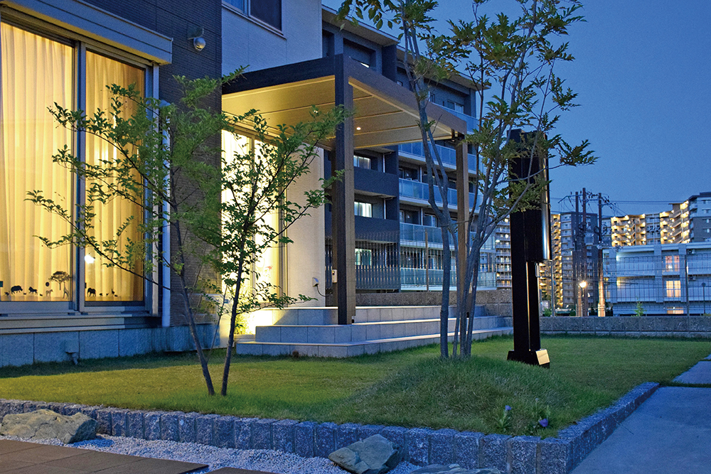 ファミリー庭園株式会社