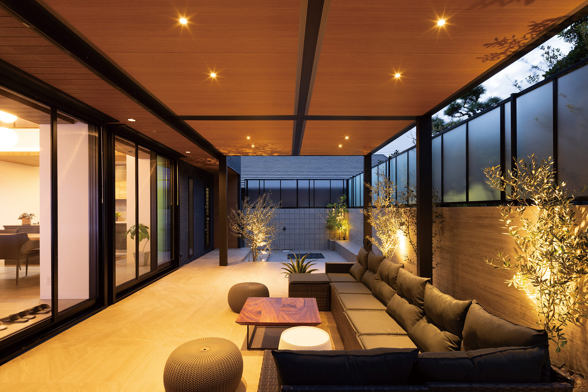 ファミリー庭園株式会社