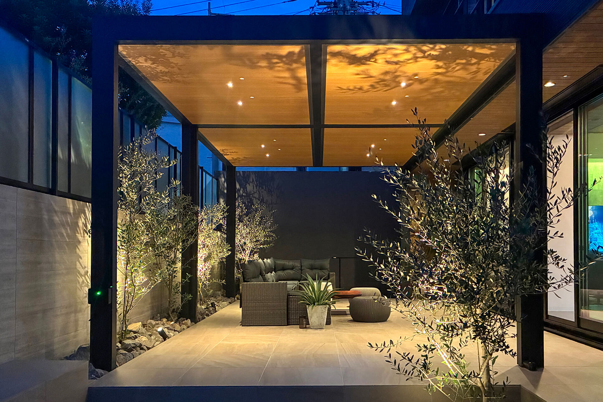 ファミリー庭園株式会社