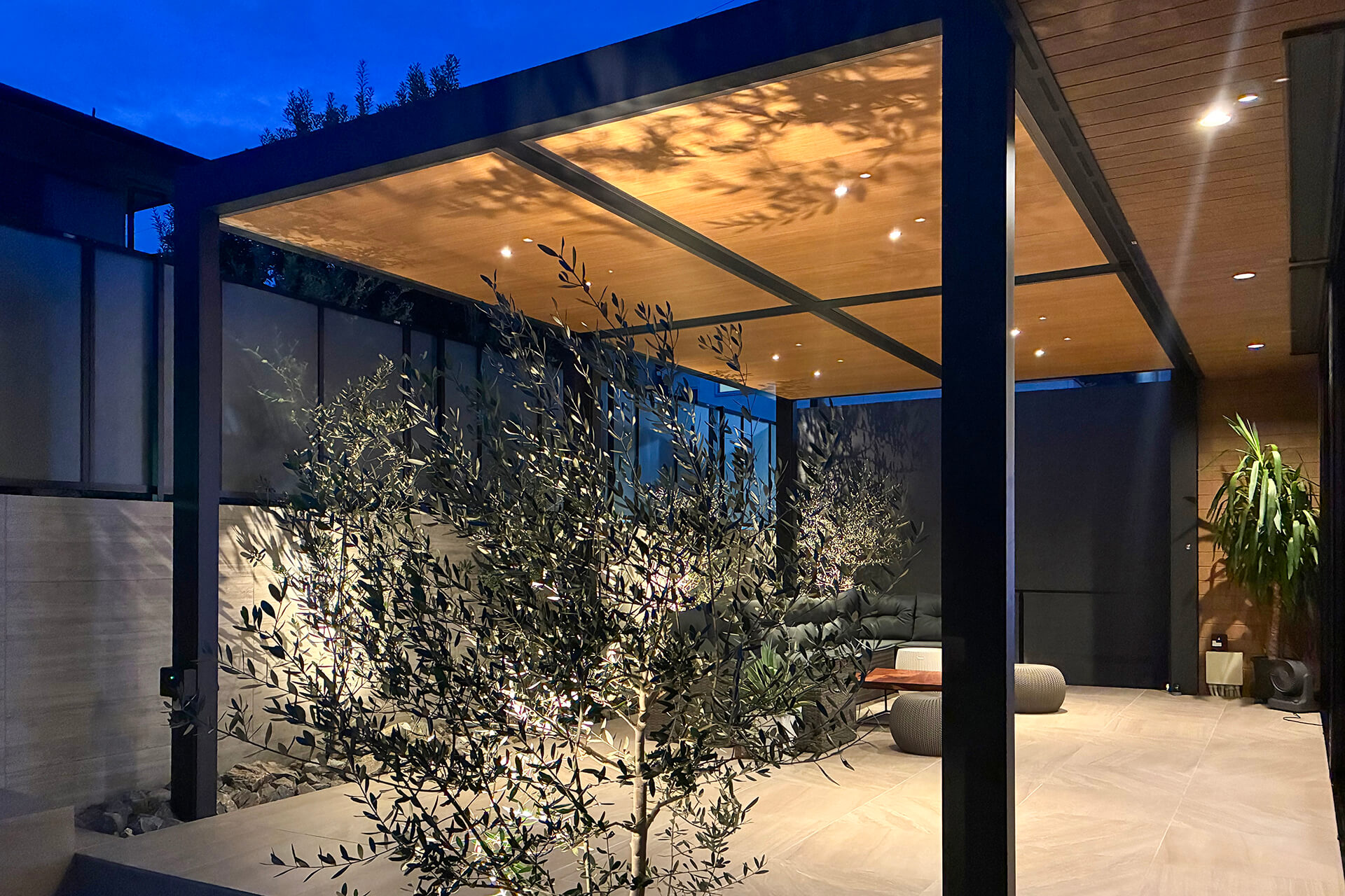 ファミリー庭園株式会社